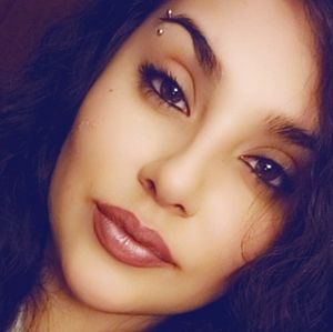 Meet your Posher, Elena